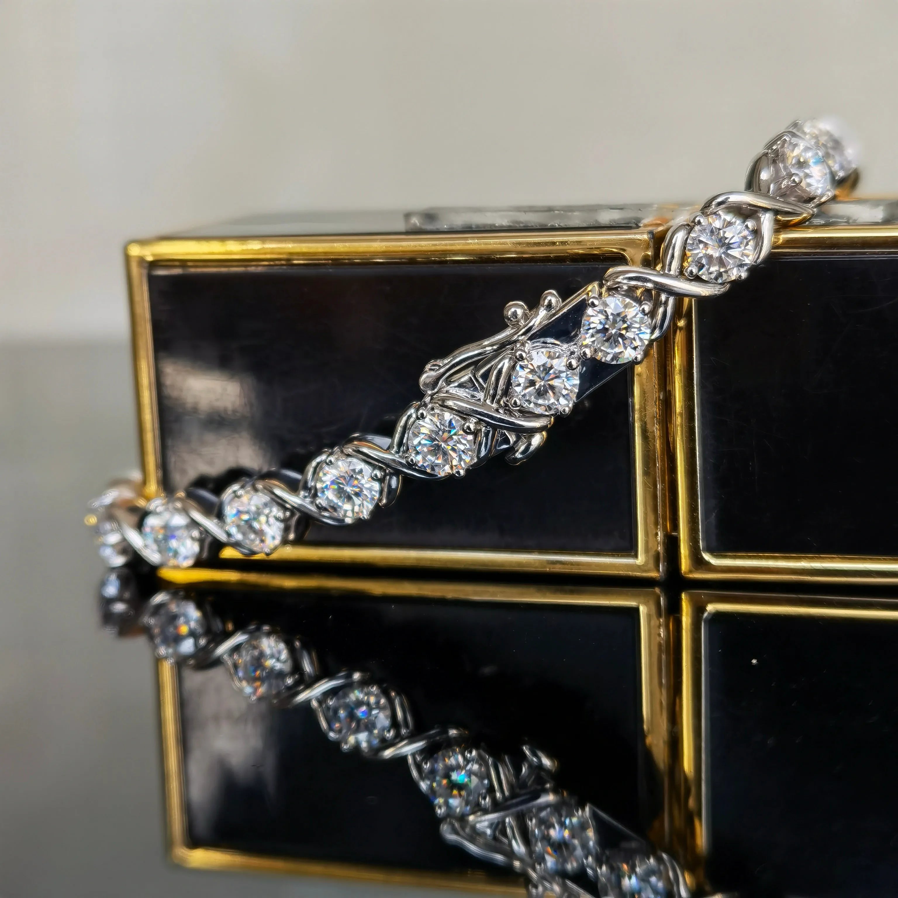Doveggs round pave moissanite bracelet