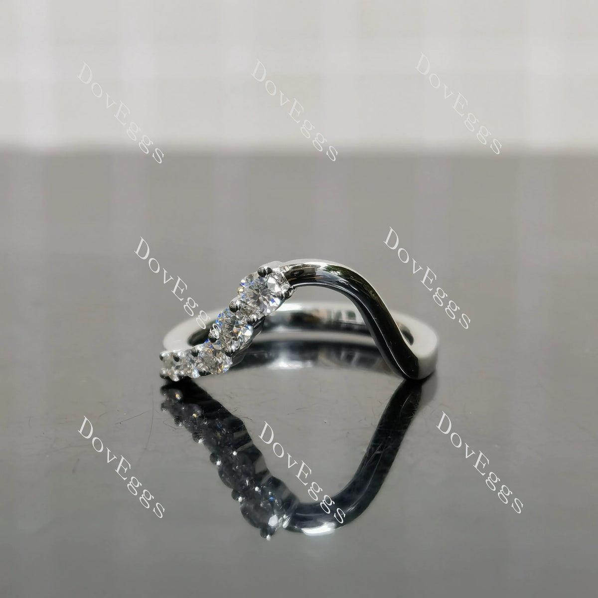(size 5.75) Doveggs round moissanite wedding band