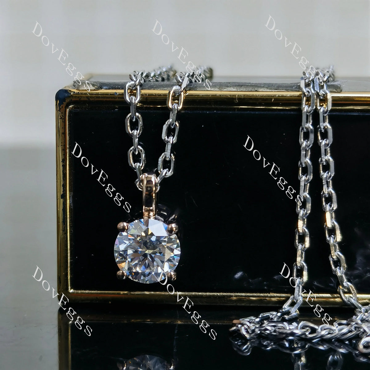 Doveggs round pave moissanite pandant necklace (pandant only)