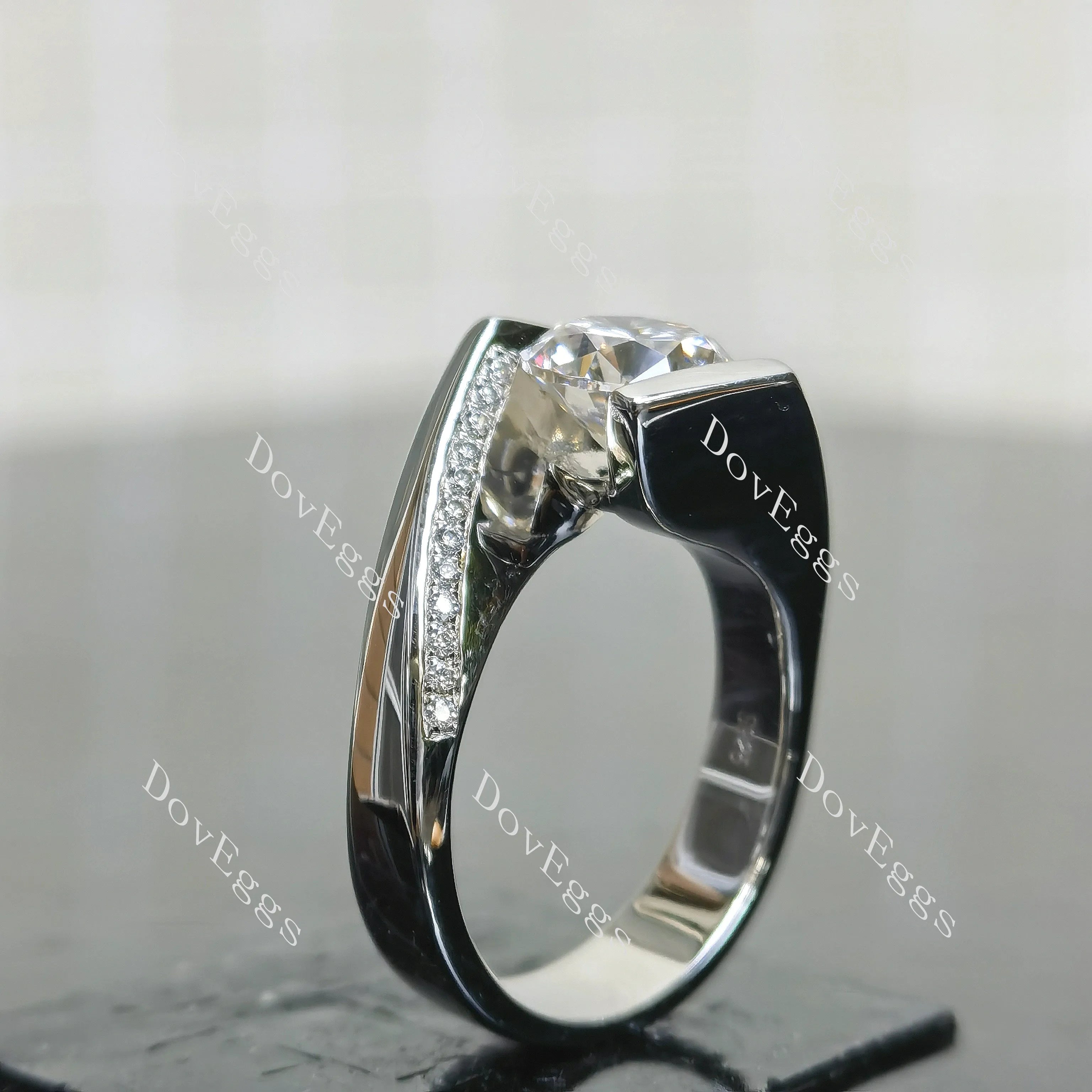 (size 6.25-6.5) Doveggs sterling silver 1.5ct round moissanite engagement ring