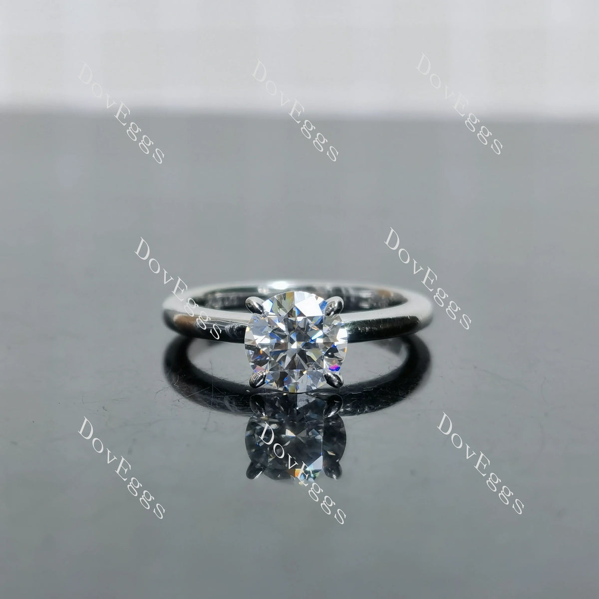 (size 4.5) Doveggs sterling silver 1ct round moissanite engagement ring