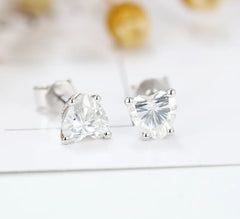 Doveggs heart shape moissanite stud earring for women