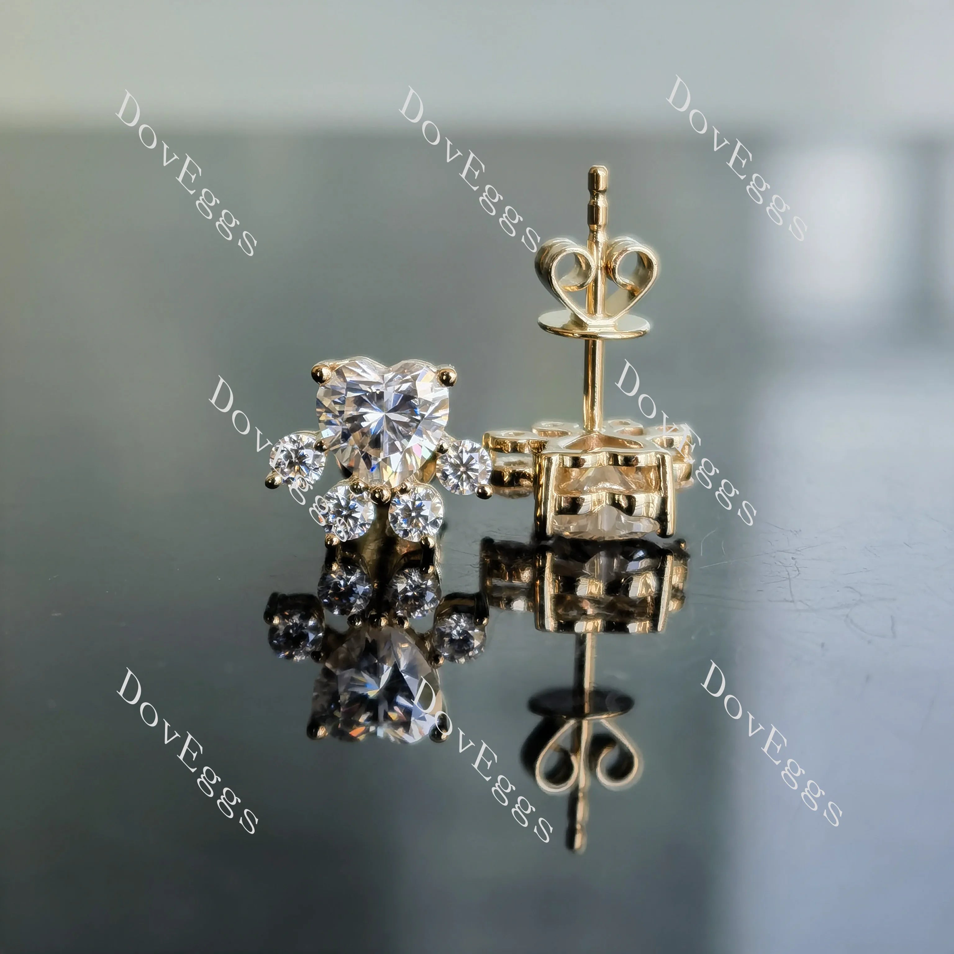 Doveggs pet paws heart moissanite stud earrings for women