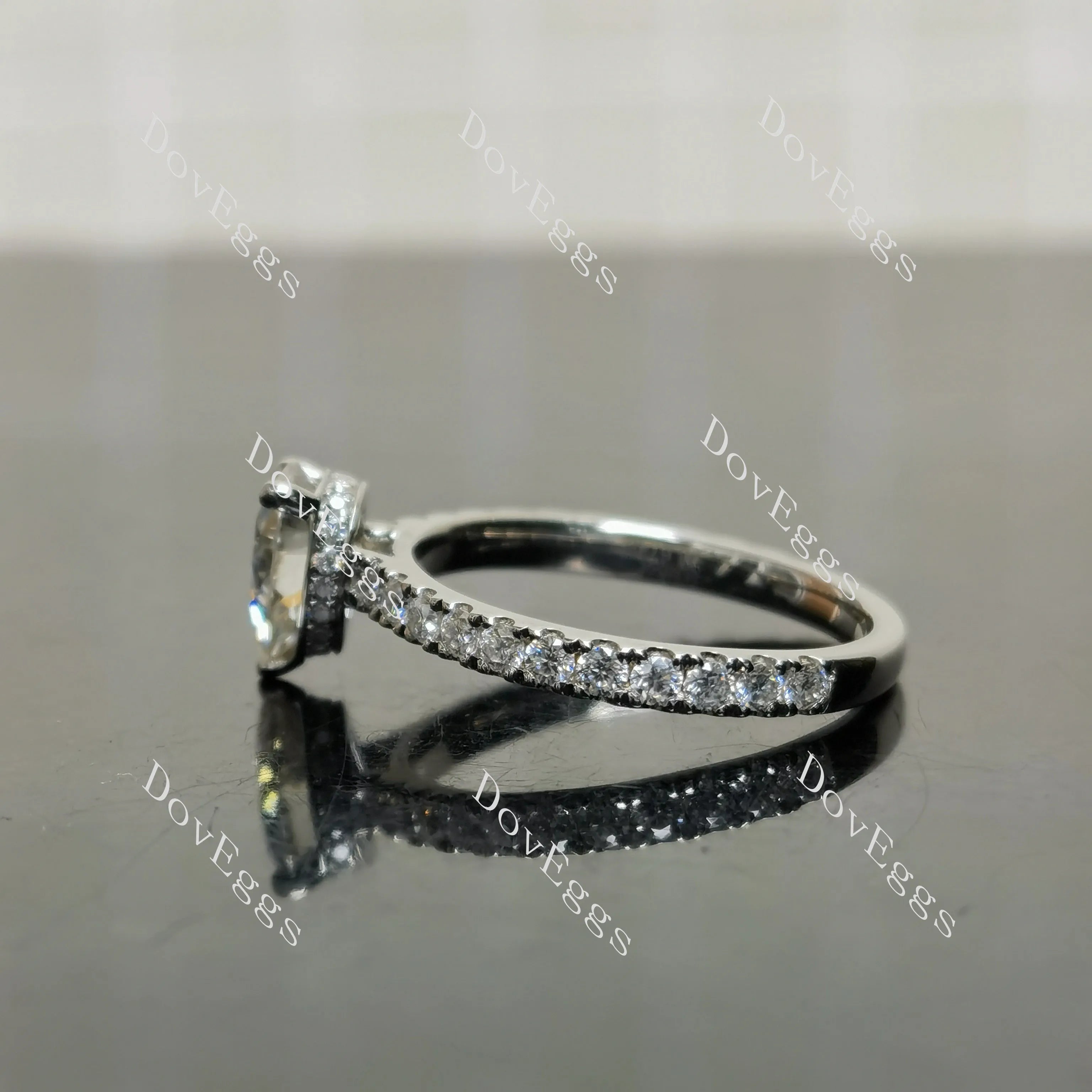 (size 7) Doveggs 1.5ct GHI color pear moissanite engagement ring