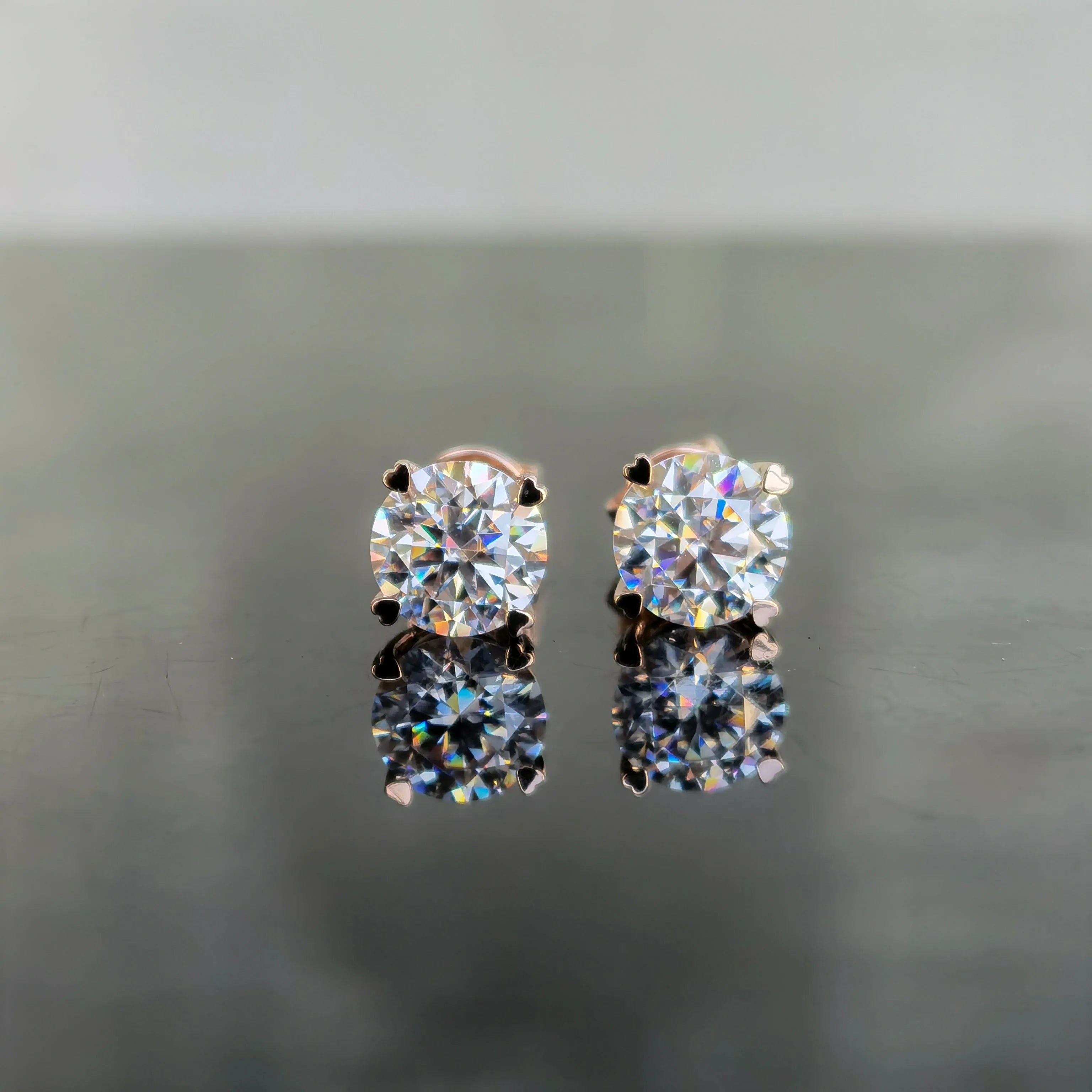 Doveggs solitaire round moissanite stud earrings for women