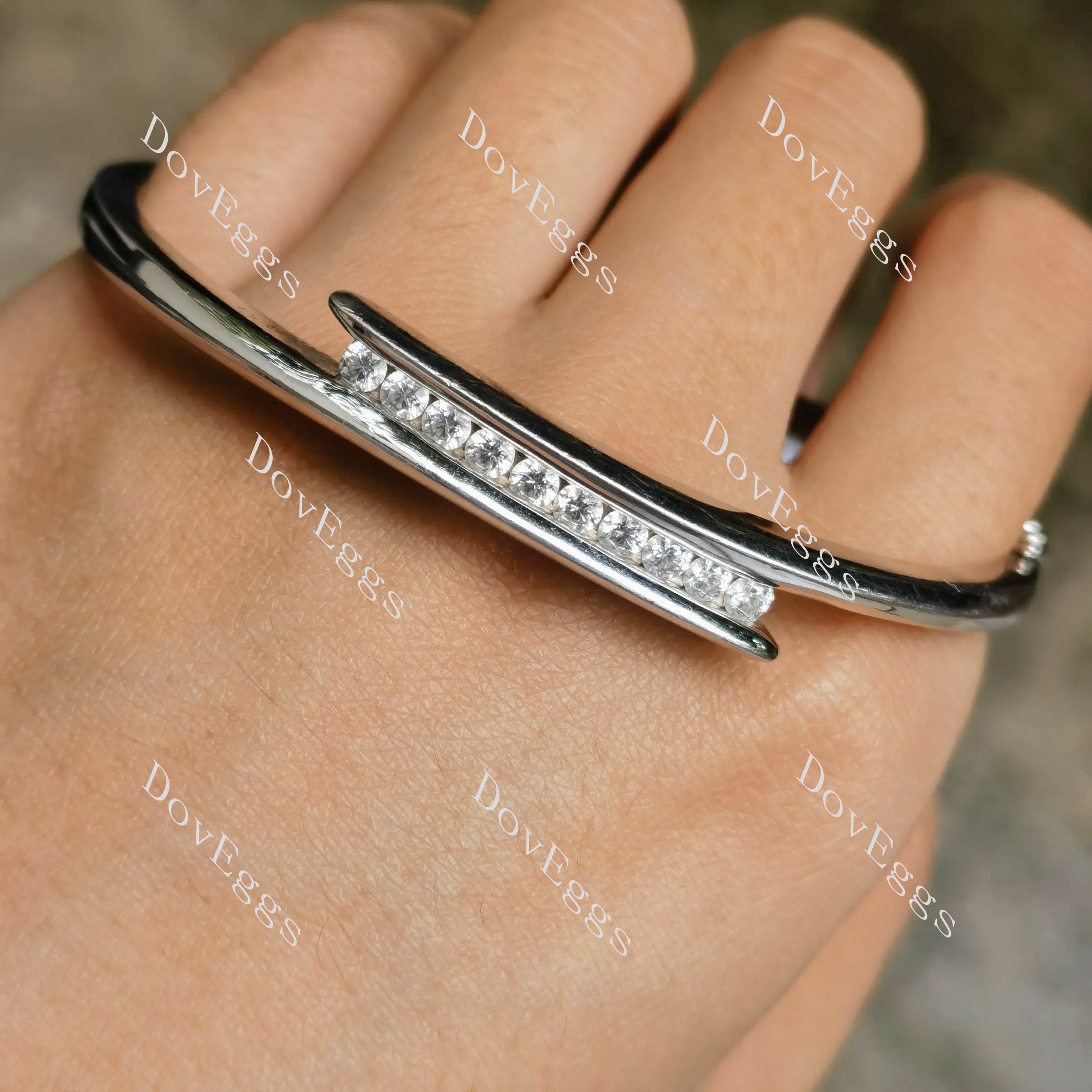 Doveggs sterling silver round moissanite bracelet bangle
