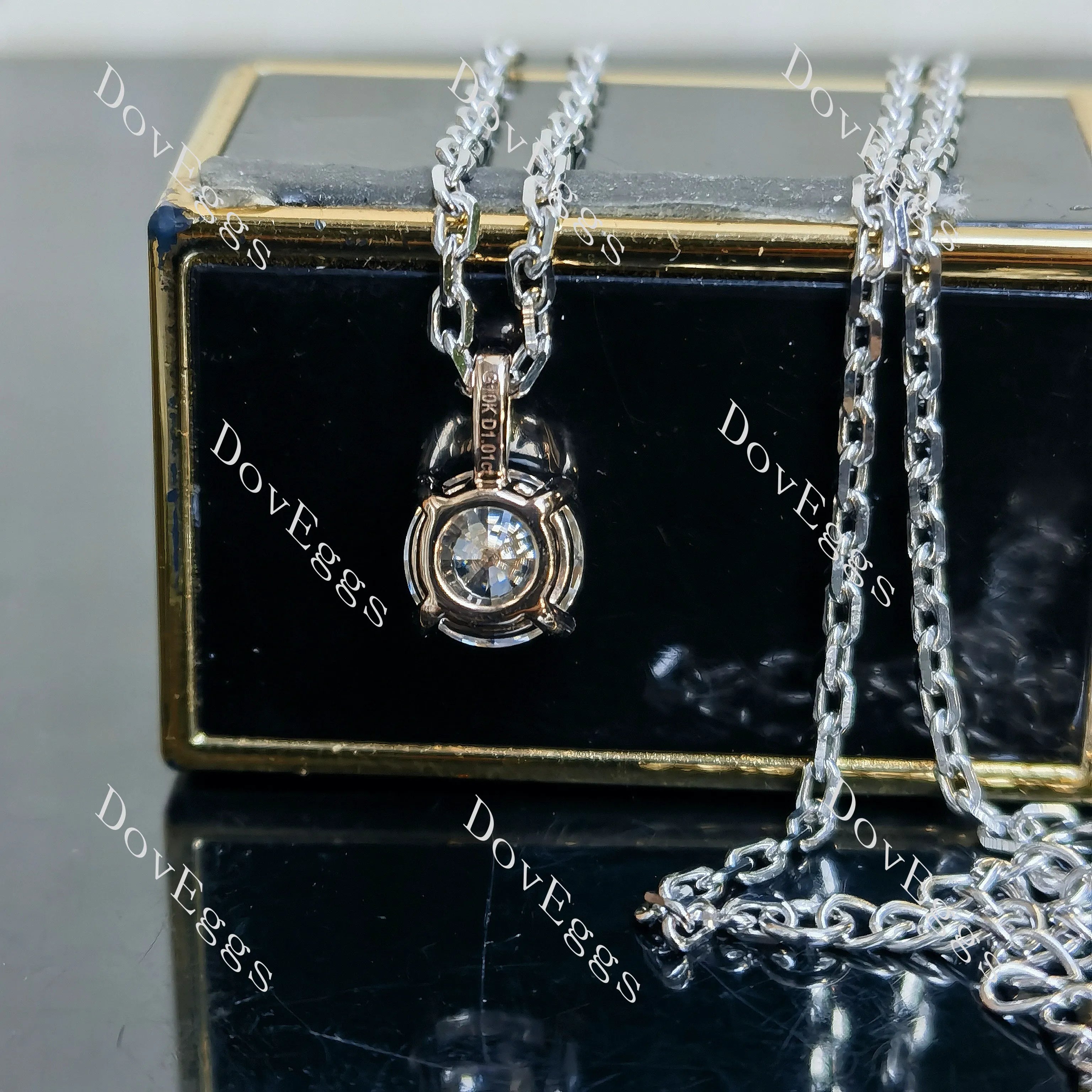 Doveggs round pave moissanite pandant necklace (pandant only)