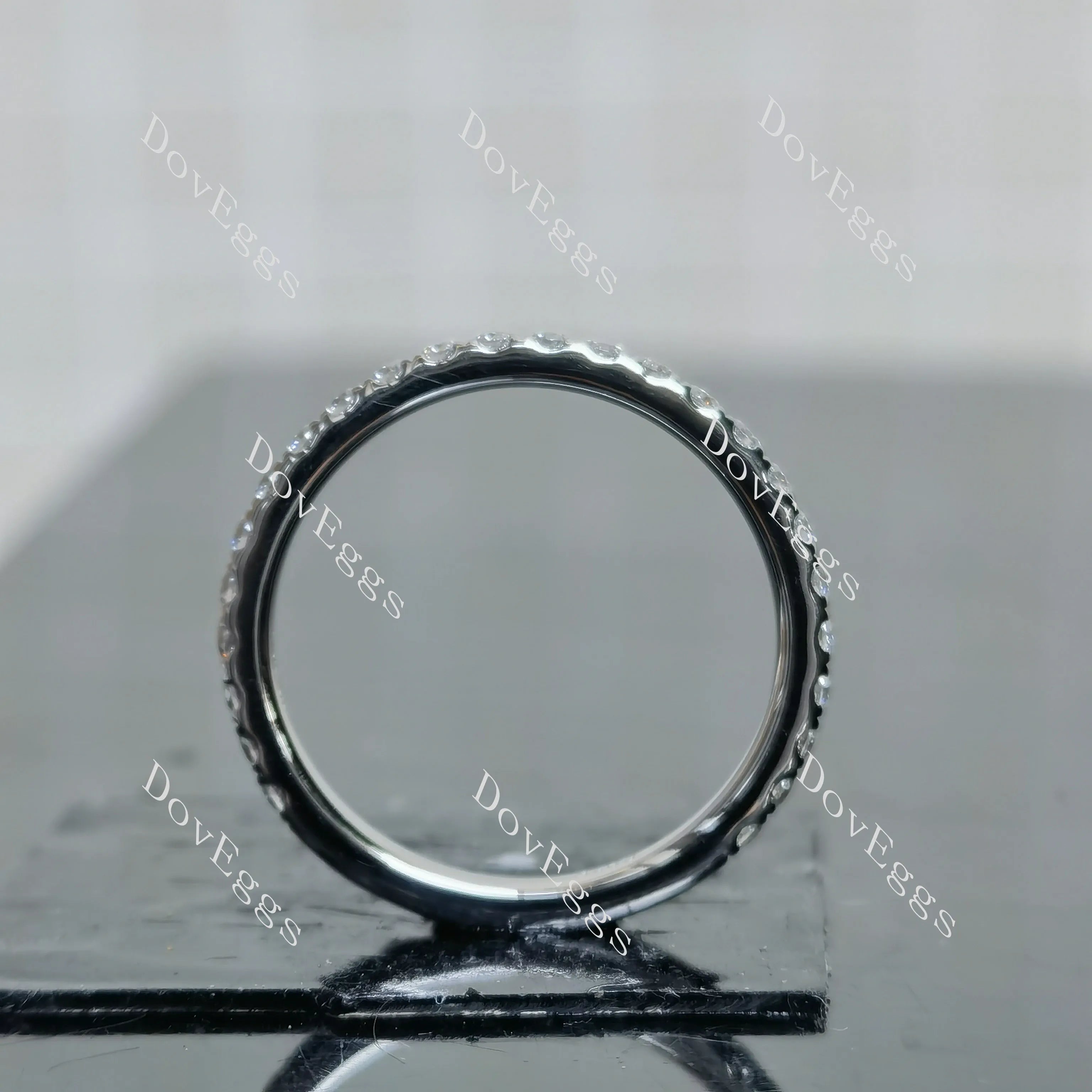 (size 7) Doveggs sterling silver round moissanite wedding band