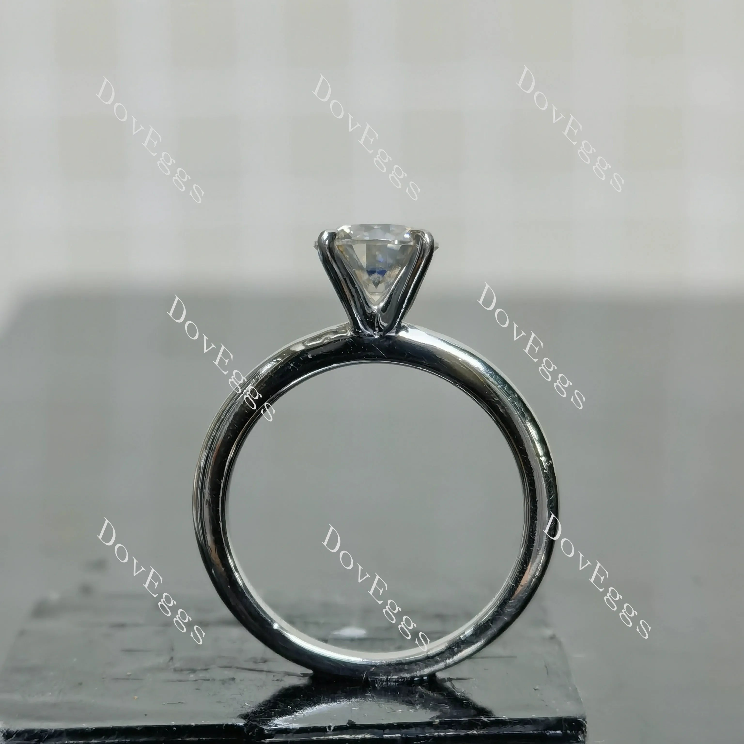 (size 4.5) Doveggs sterling silver 1ct round moissanite engagement ring