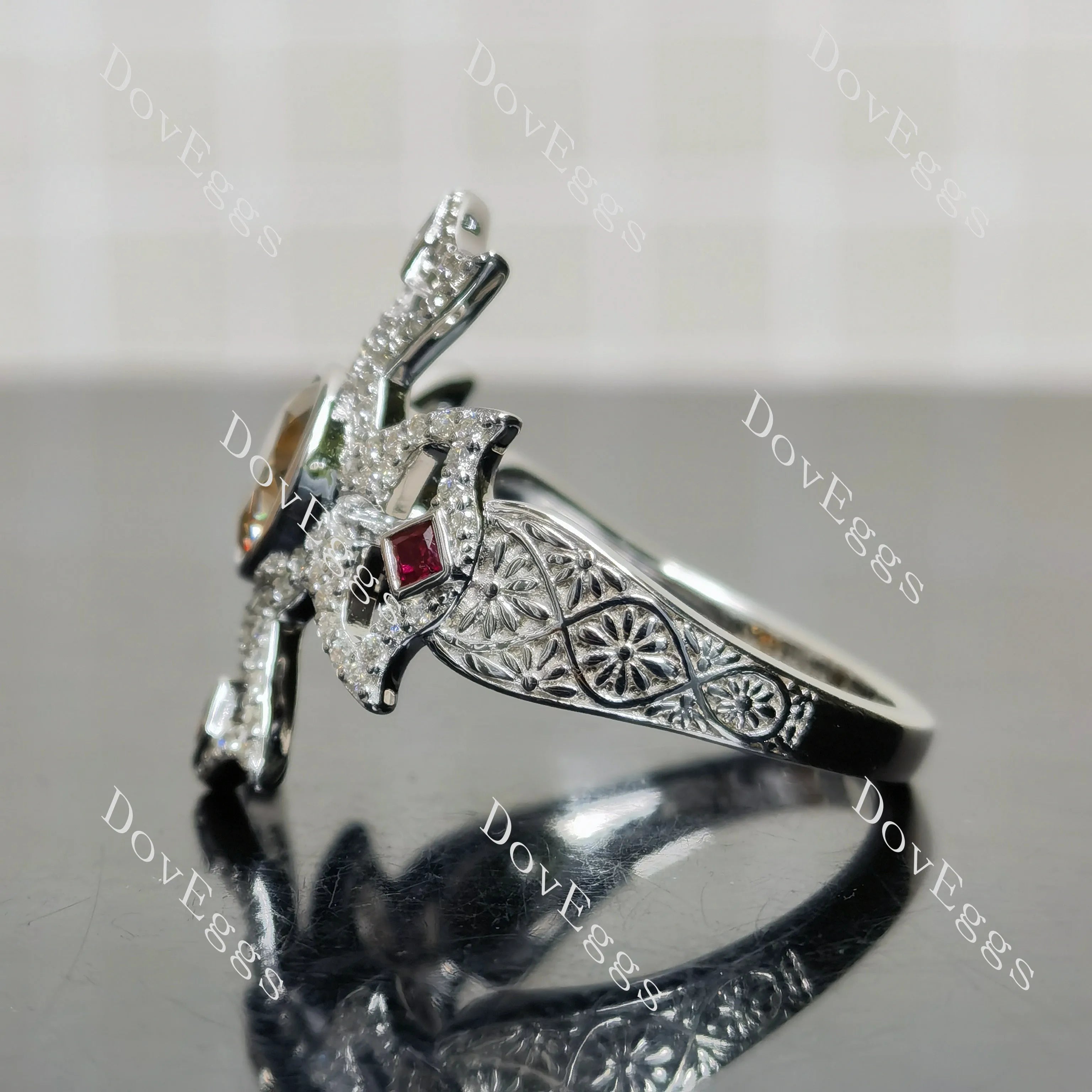 (size 5) Doveggs sterling silver 2ct Round champagne moissanite engagement ring