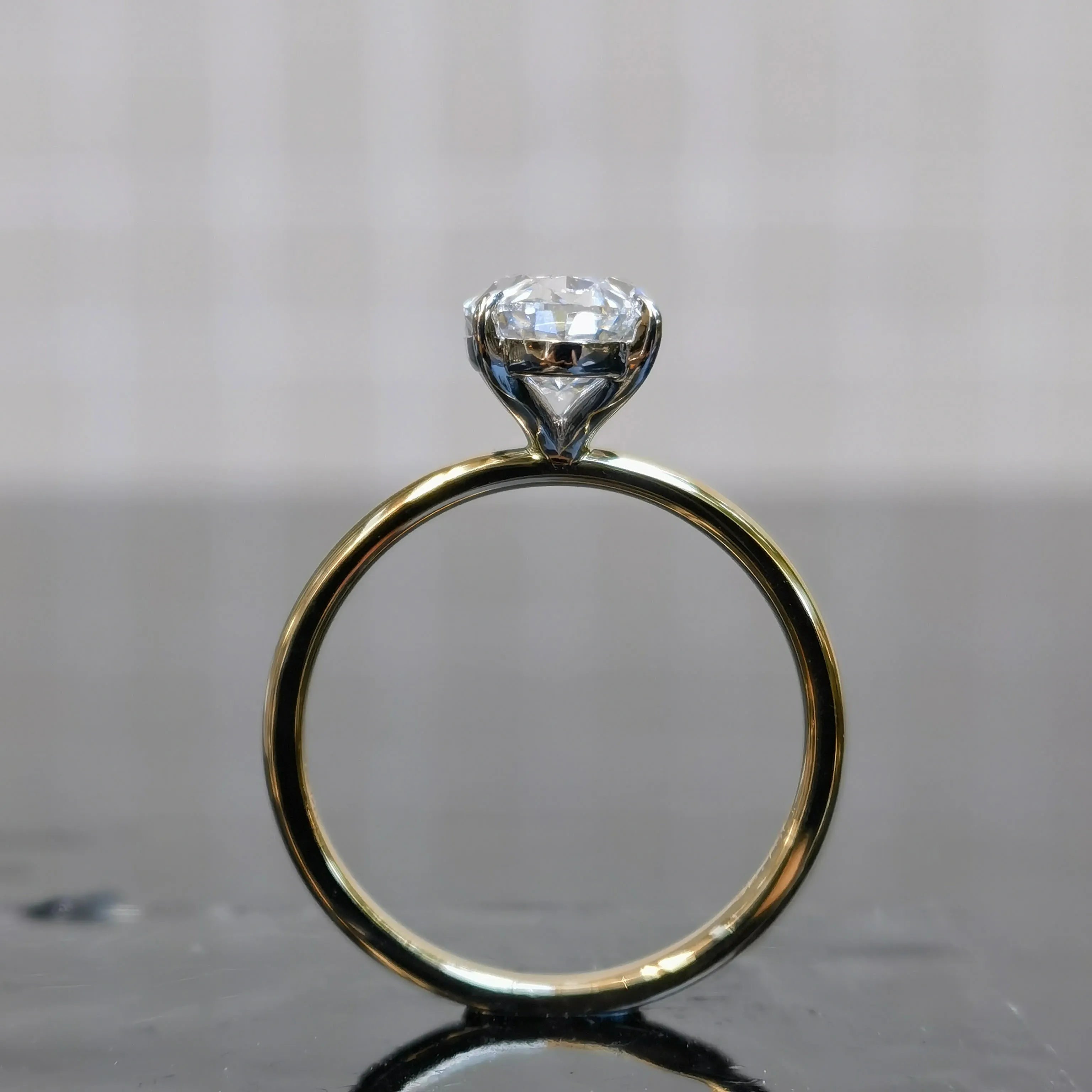 Semi mount for 2.75ct oval Stone