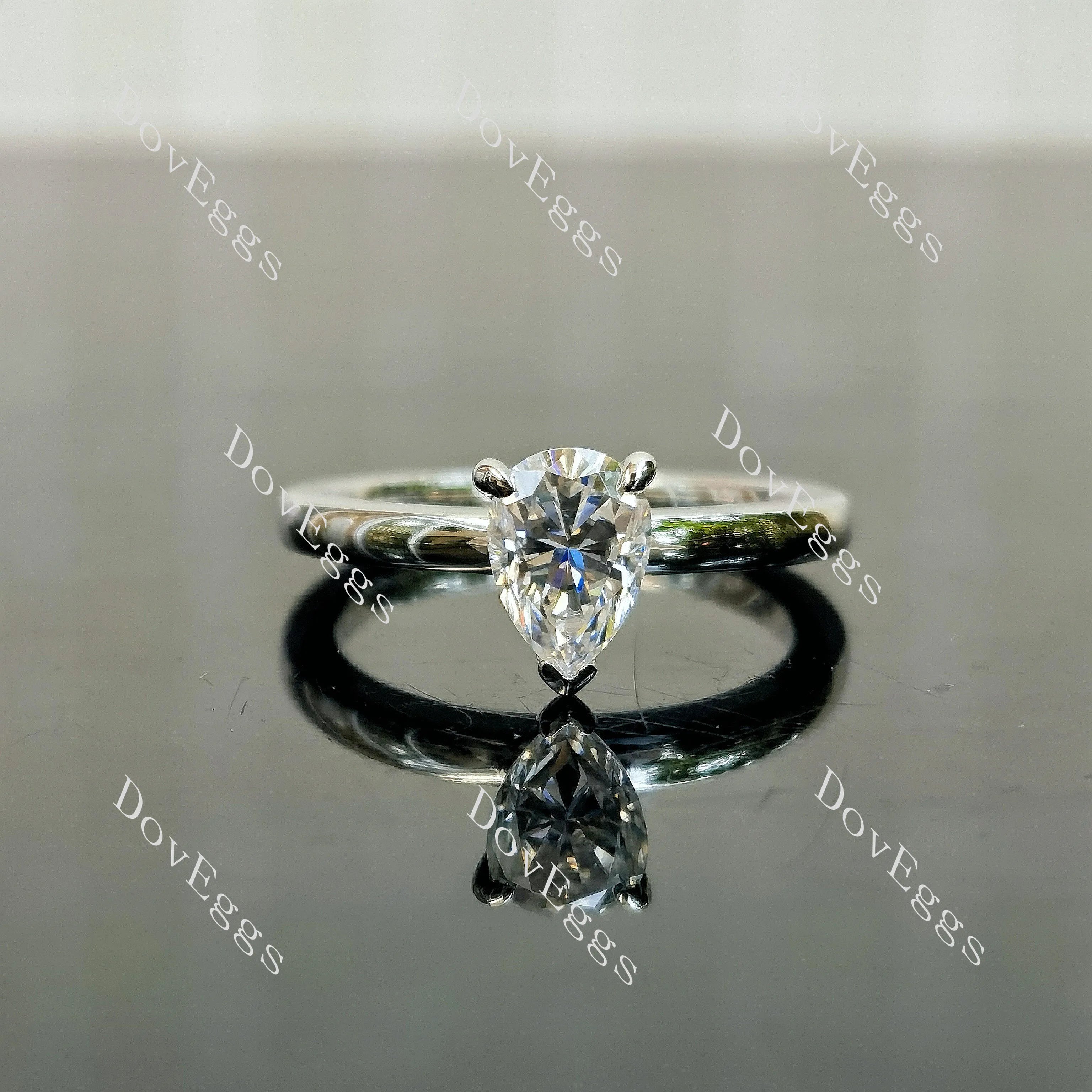(size 5) Doveggs sterling silver 1ct pear moissanite engagement ring