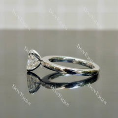 (size 5) Doveggs sterling silver 1ct pear moissanite engagement ring